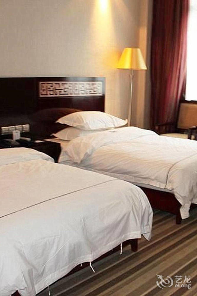 Jishou Heyi Hotel Fenghuang Bagian luar foto