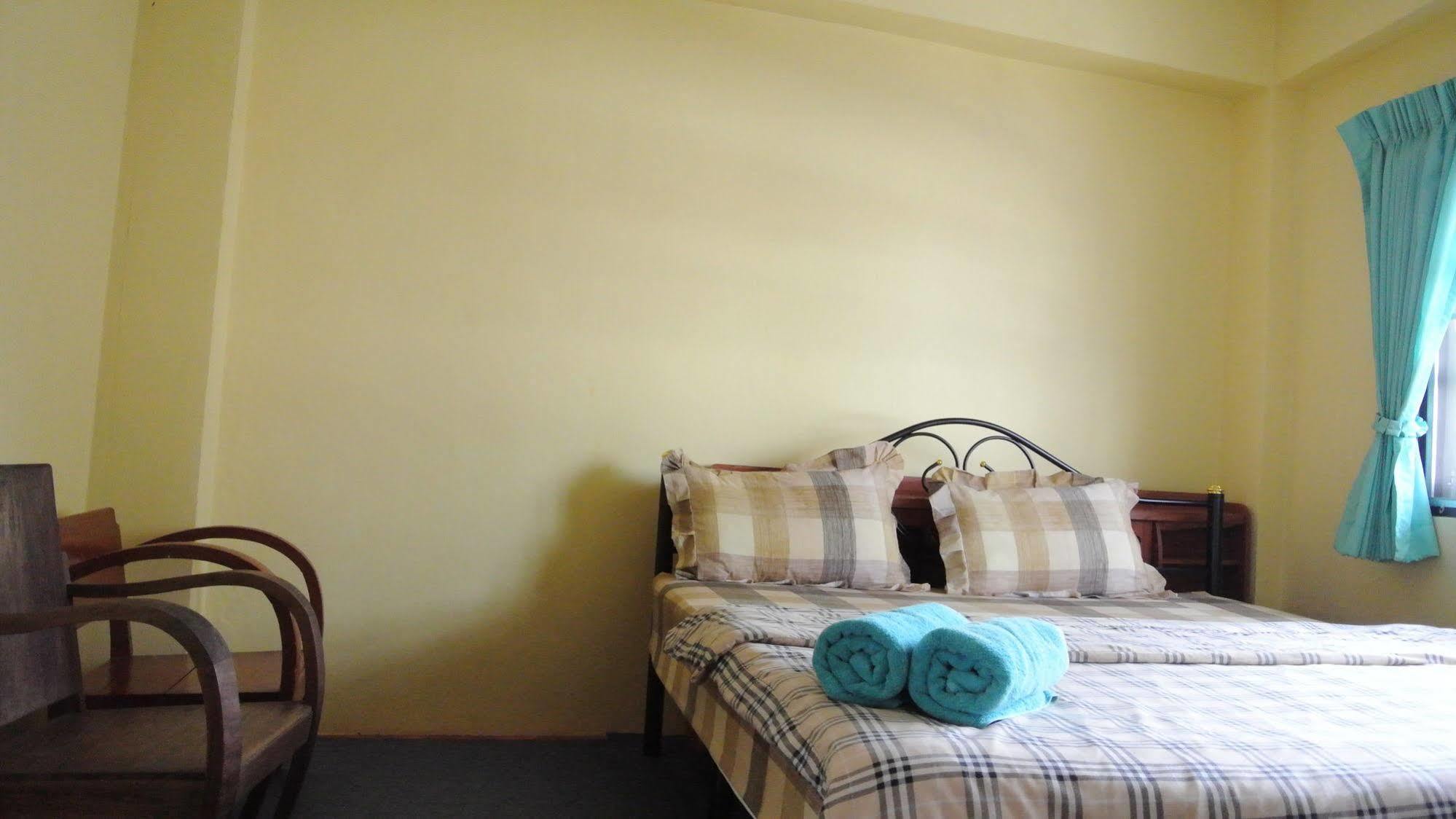 Jishou Heyi Hotel Fenghuang Bagian luar foto